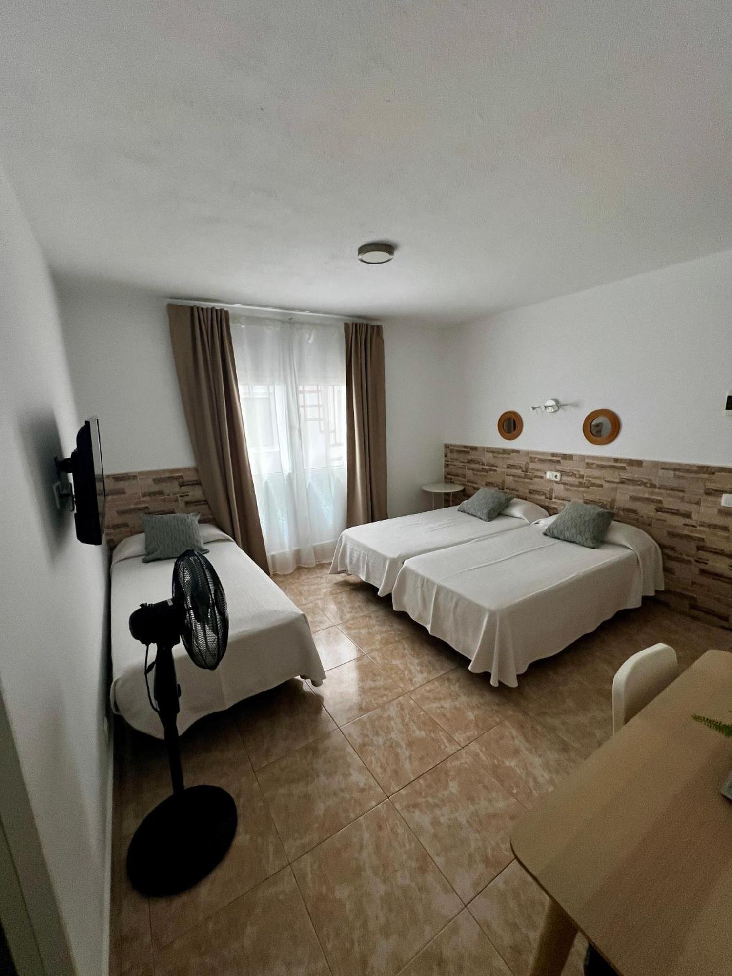 Hostal Residencia Cardona อาร์เรซิเฟ ภายนอก รูปภาพ