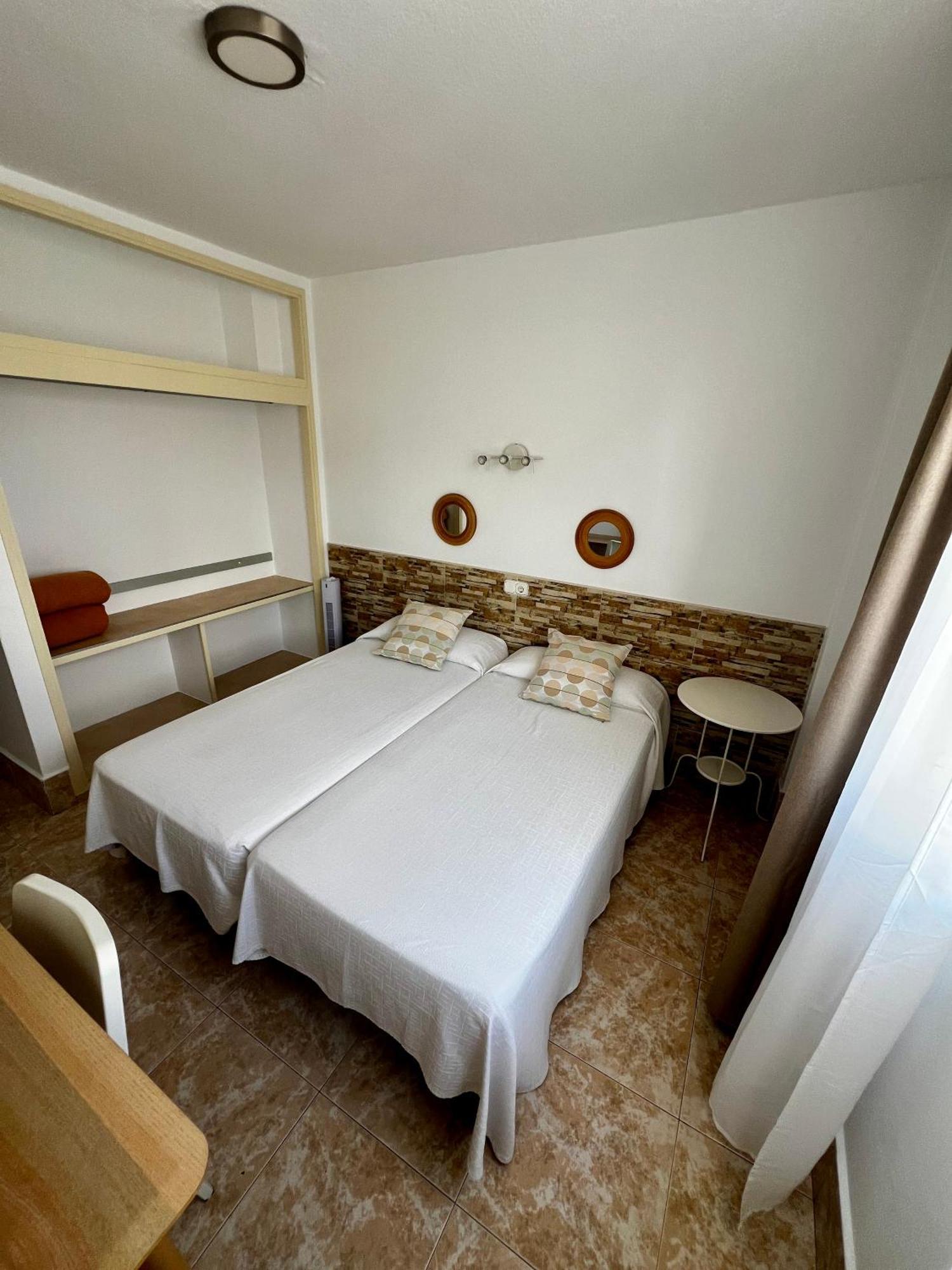 Hostal Residencia Cardona อาร์เรซิเฟ ภายนอก รูปภาพ
