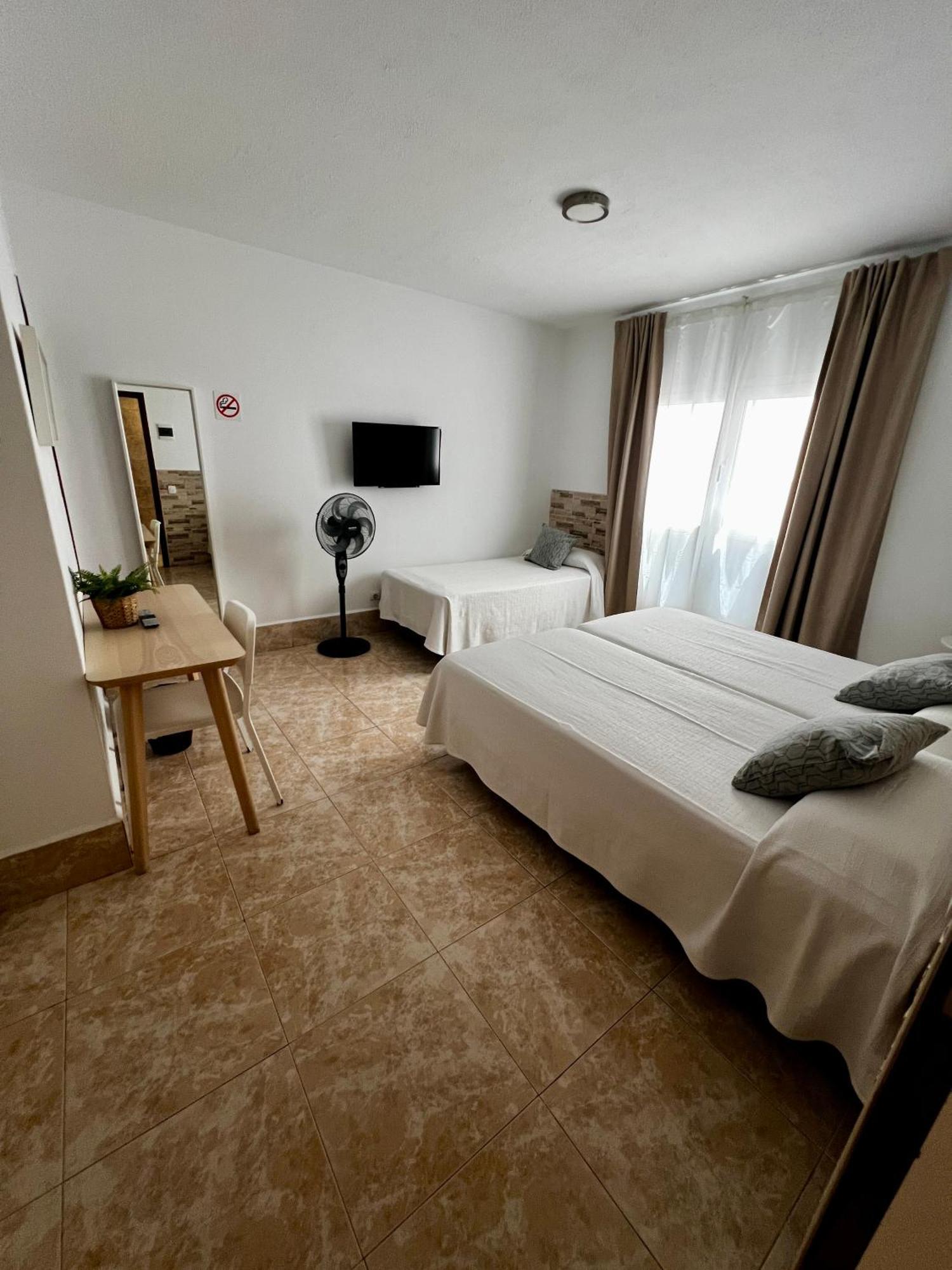 Hostal Residencia Cardona อาร์เรซิเฟ ภายนอก รูปภาพ