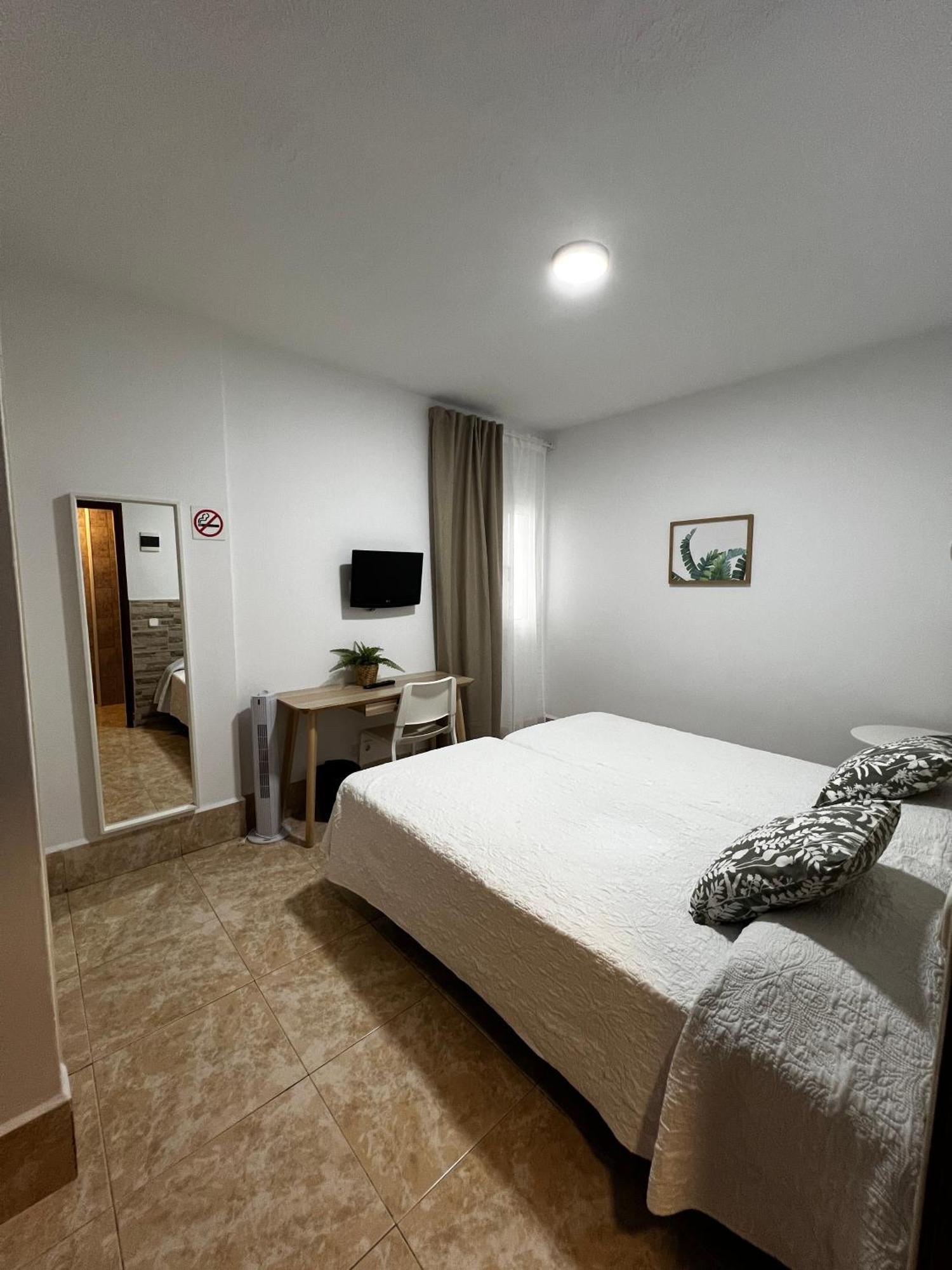 Hostal Residencia Cardona อาร์เรซิเฟ ภายนอก รูปภาพ