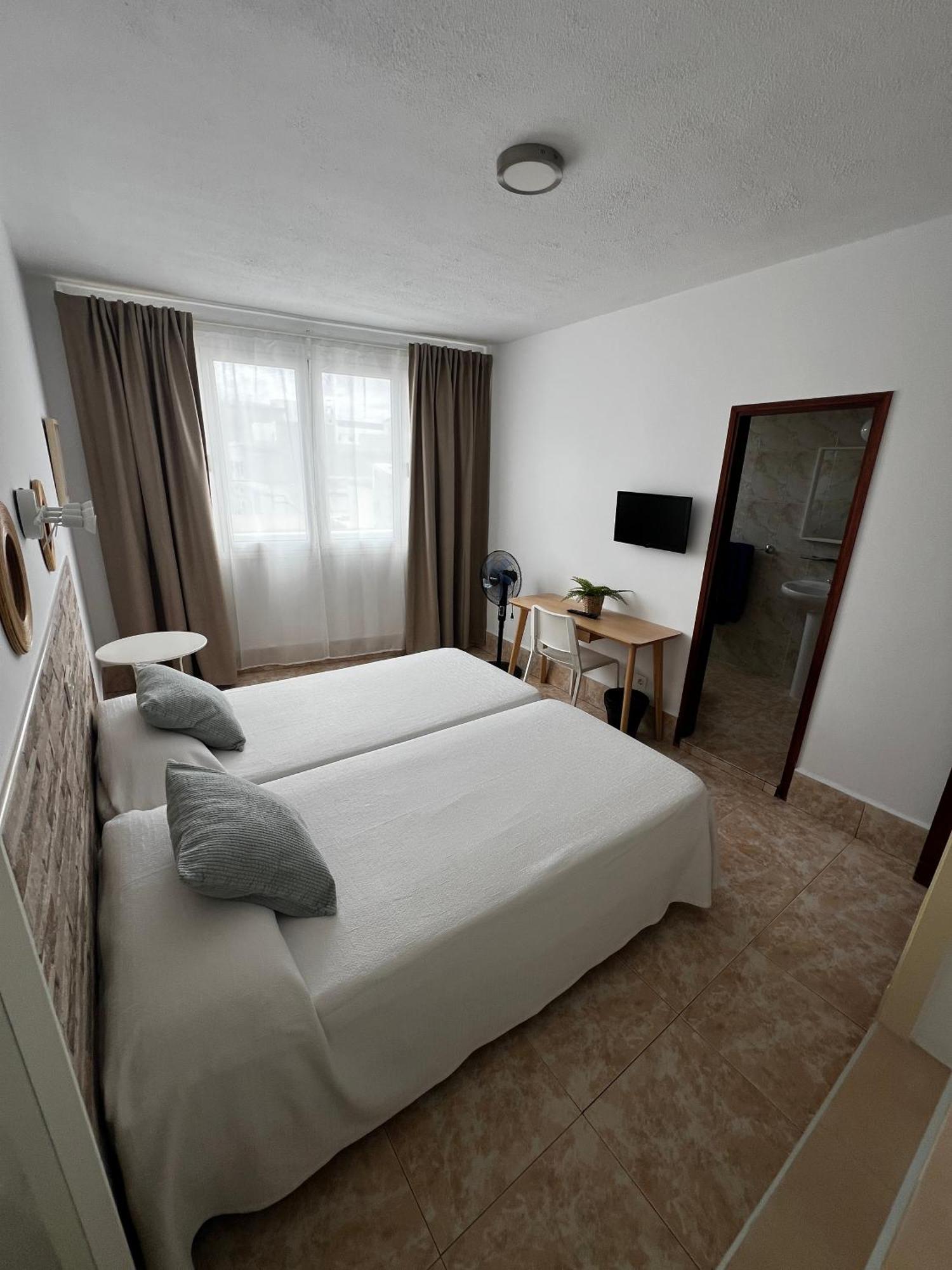Hostal Residencia Cardona อาร์เรซิเฟ ภายนอก รูปภาพ
