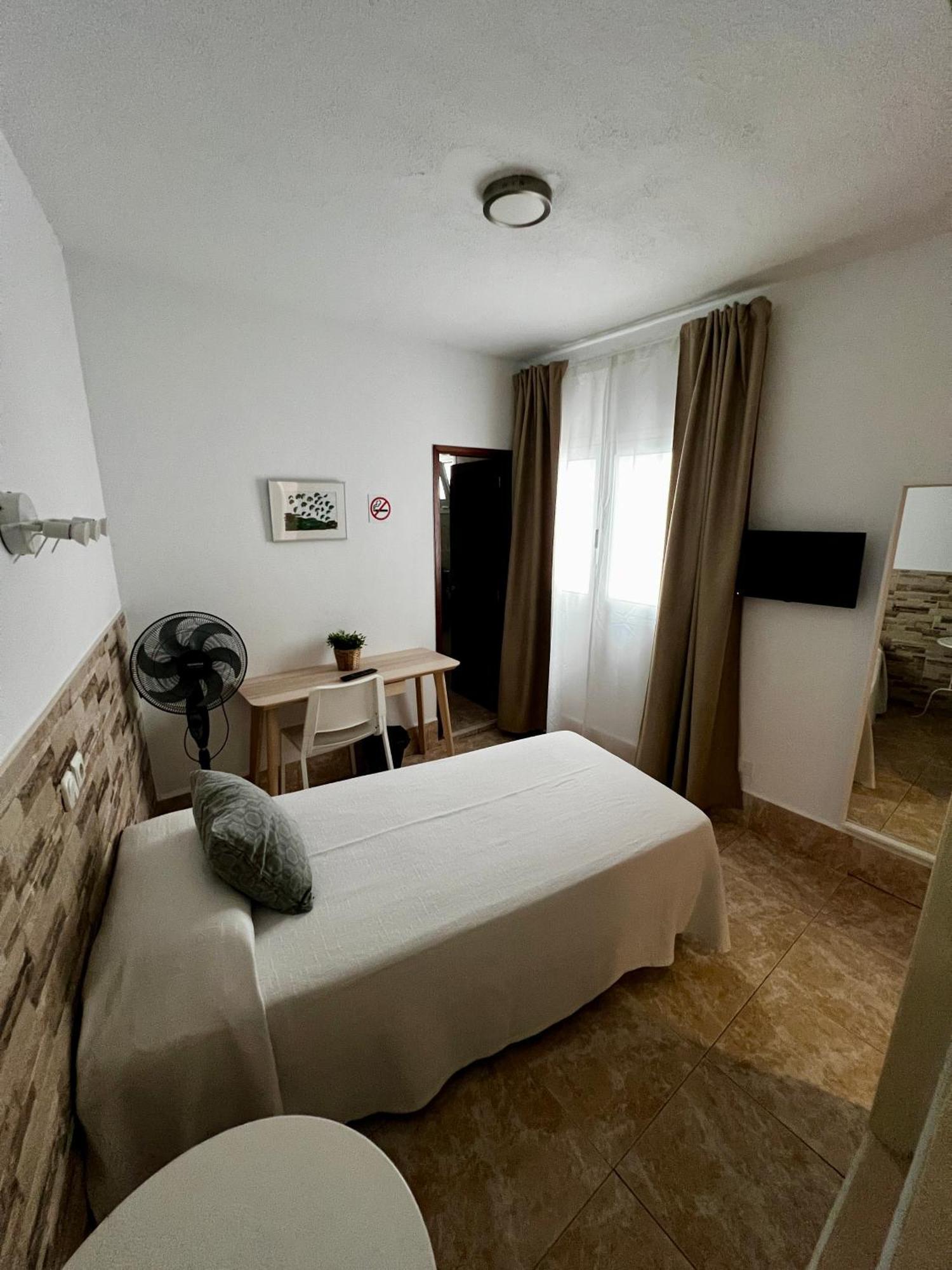 Hostal Residencia Cardona อาร์เรซิเฟ ภายนอก รูปภาพ