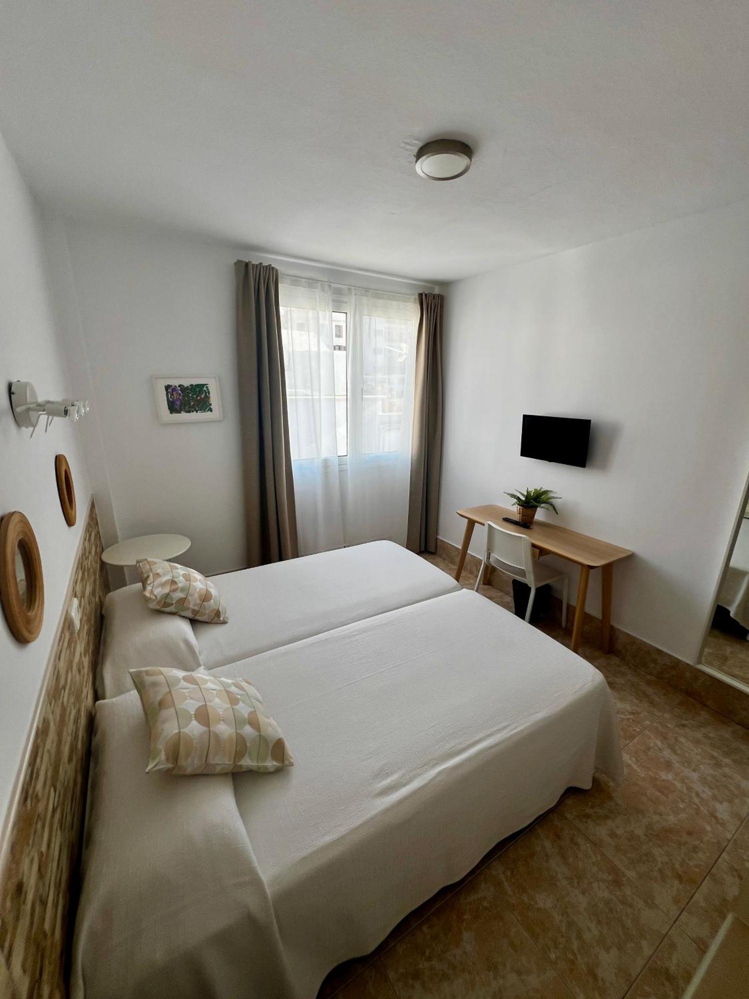 Hostal Residencia Cardona อาร์เรซิเฟ ภายนอก รูปภาพ