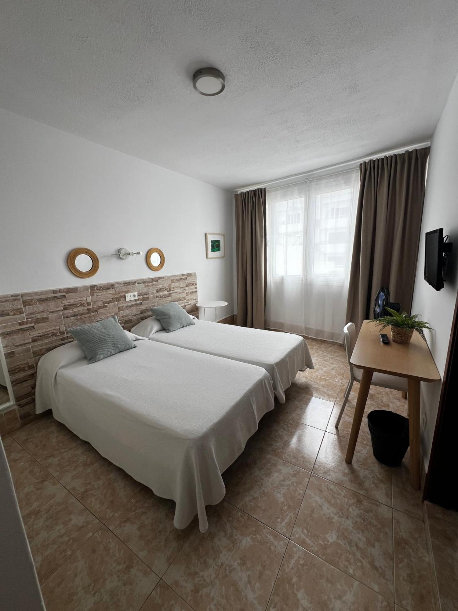 Hostal Residencia Cardona อาร์เรซิเฟ ภายนอก รูปภาพ