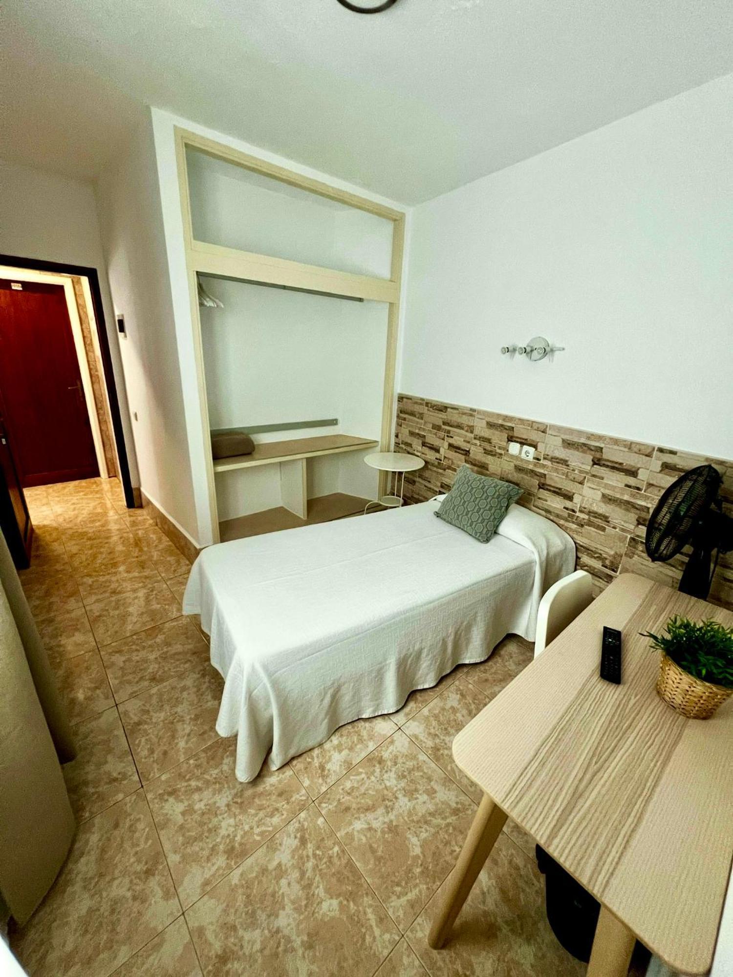Hostal Residencia Cardona อาร์เรซิเฟ ภายนอก รูปภาพ